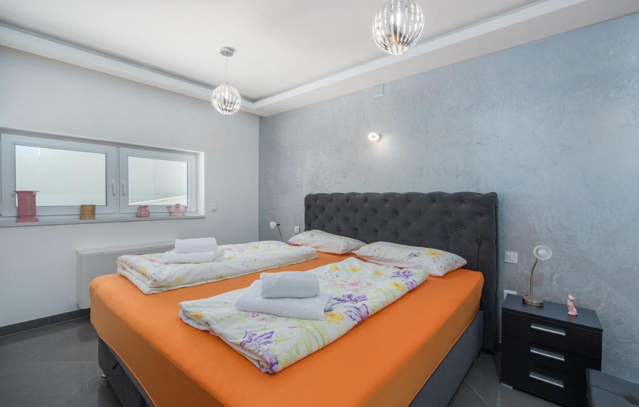 Modern Apartments With Shared Pool Near The Sea Pula Zewnętrze zdjęcie